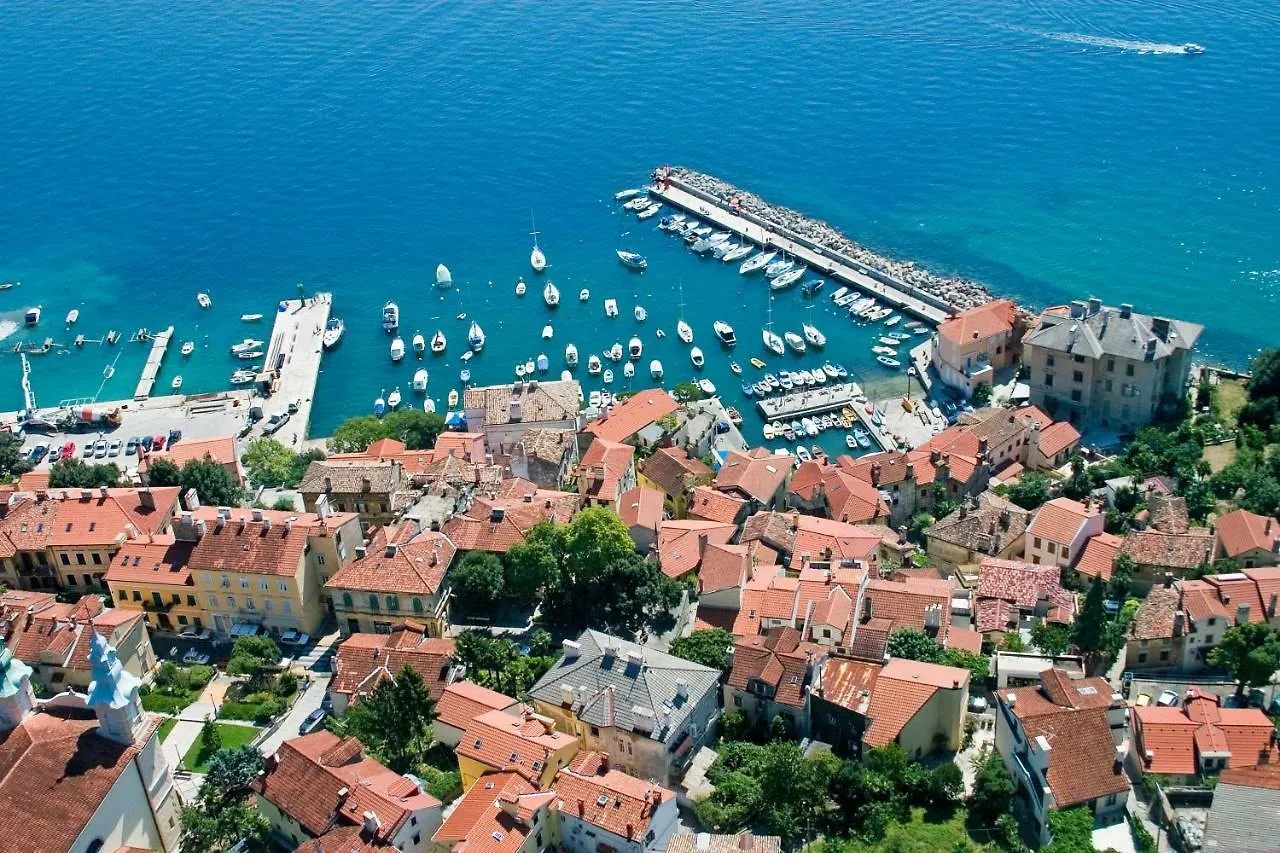 Apartments Anita Near Opatija With Private Parking Matulji Kroatië